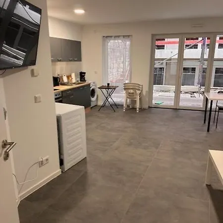 Apartment Moderne Fuer 3 Personen Mit Extra Schlafzimmer, Wohnzimmer & Balkon Alzey