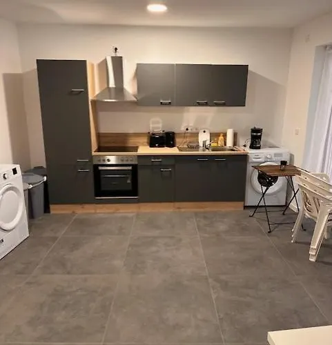 Moderne Fuer 4 Personen Mit Extra Schlafzimmer, Wohnzimmer & Balkon Lägenhet *