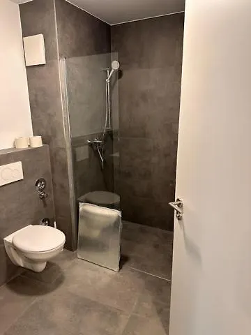 Moderne Fuer 4 Personen Mit Extra Schlafzimmer, Wohnzimmer & Balkon Lägenhet Alzey