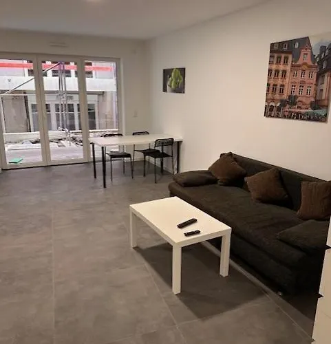 Moderne Fuer 4 Personen Mit Extra Schlafzimmer, Wohnzimmer & Balkon Alzey